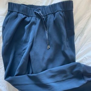 lulu 🍋 navy joggers size 6